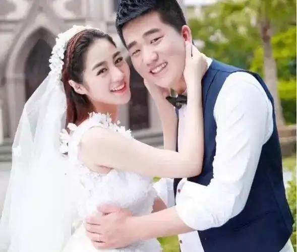 回顾:26岁嫁富商3年生2胎老公被判14年,"王小蒙"毕畅现状如何