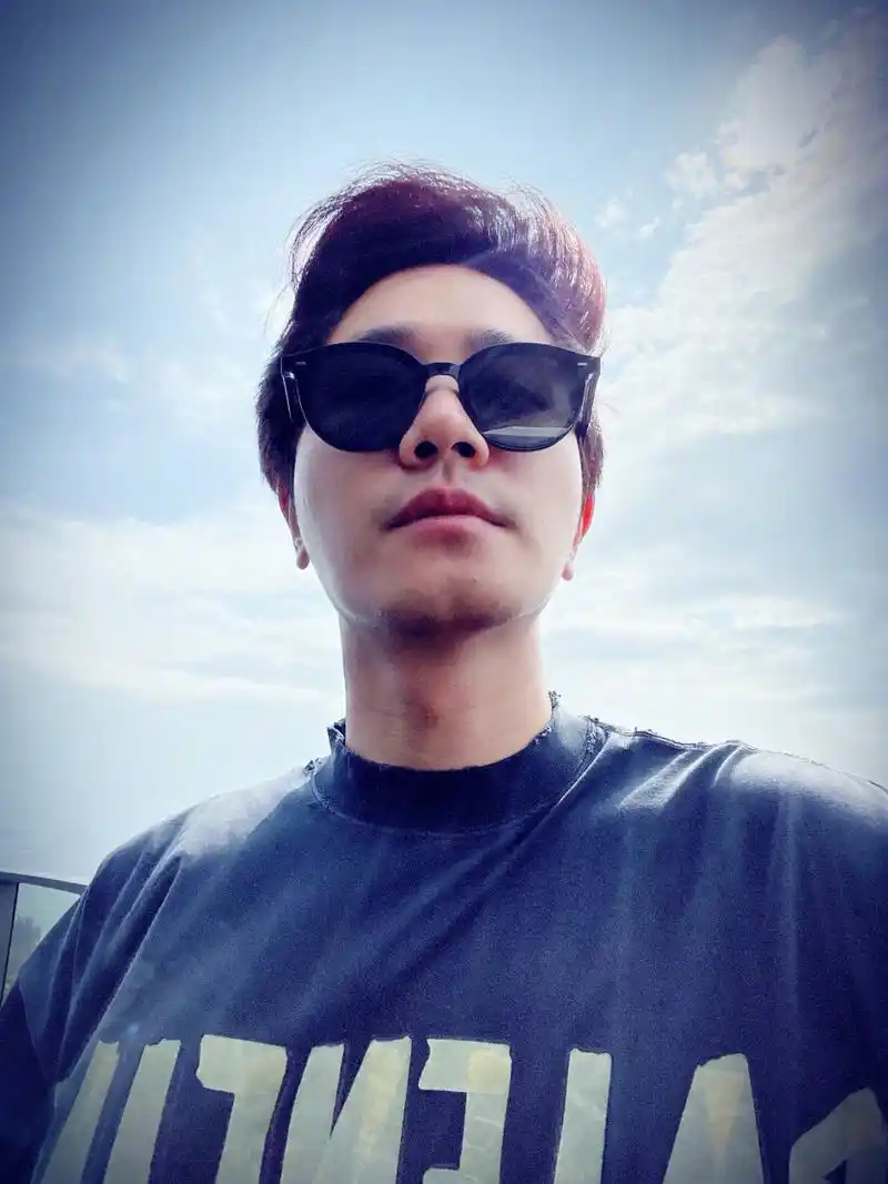 难道没人觉得彭冠英和泰国的mike有点像么