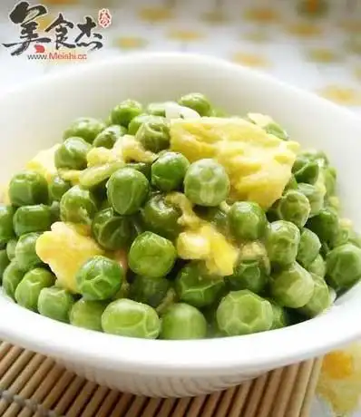蛋黄烩豌豆的做法