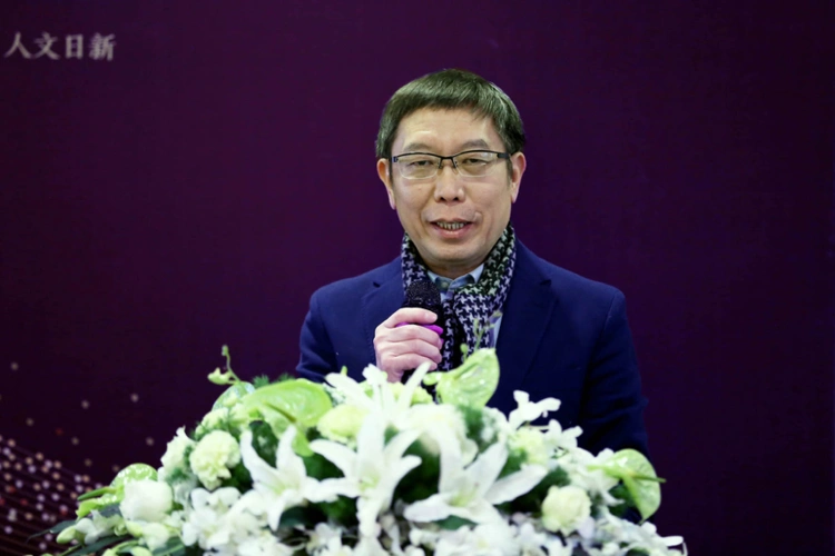 清华大学药学院教授王钊