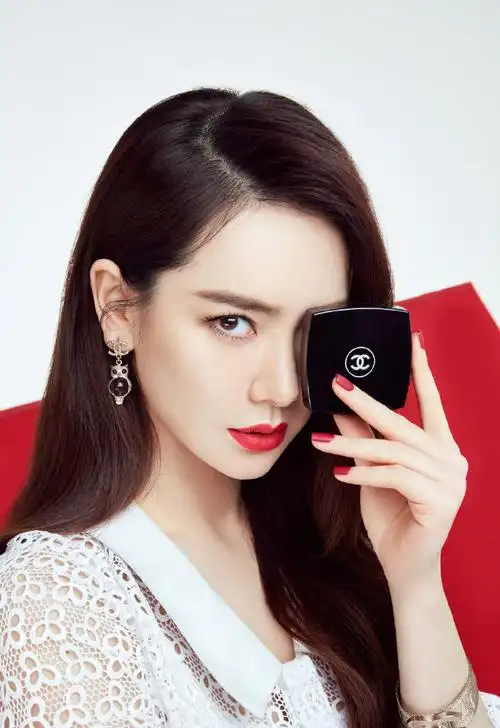 戚薇广告代言时尚性感大片写真图片[4/6]_明星_美桌网