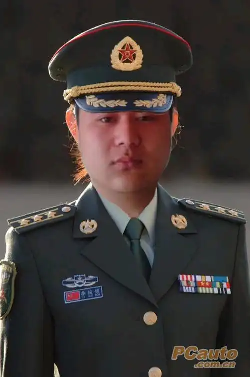 求人ps军装照片 多谢