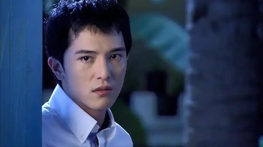 现在长大了再看爱情睡醒了邱泽真的好帅啊0101