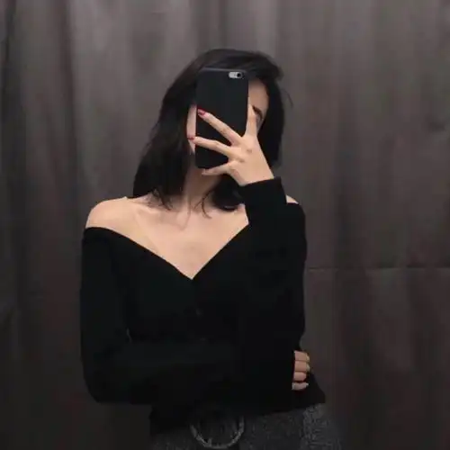 香肩美女优雅自拍头像