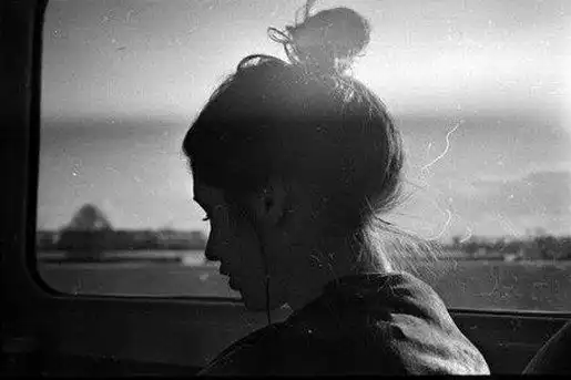 伤感难过的纯情女生唯美意境图片