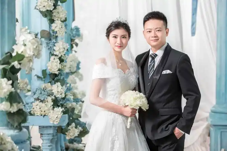 甜蜜溢出!王挺先生梅小莉小姐臻美精致婚纱照