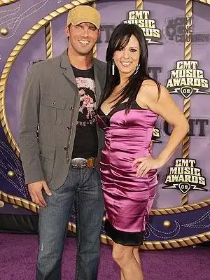 人萝莉-基恩斯(lori genes)近日向媒体透露,女歌手莎拉-埃文斯(sara