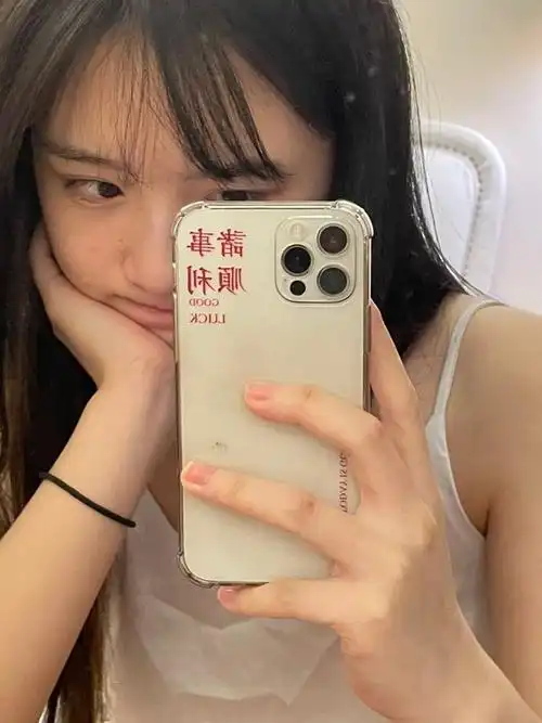 有没有姐妹有那种非常夏天凉快一点的头像女生穿吊带的