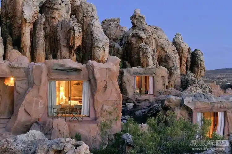 南非建在岩洞上的露天酒店体验原始生活图