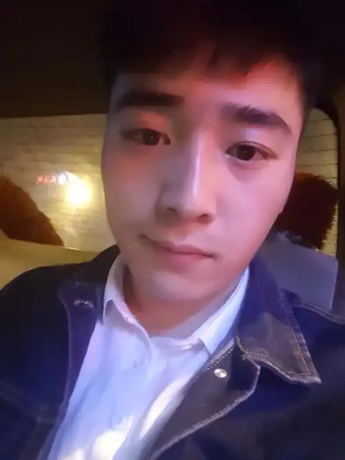 【帅男秀场】余虎 20岁 水瓶座 待定