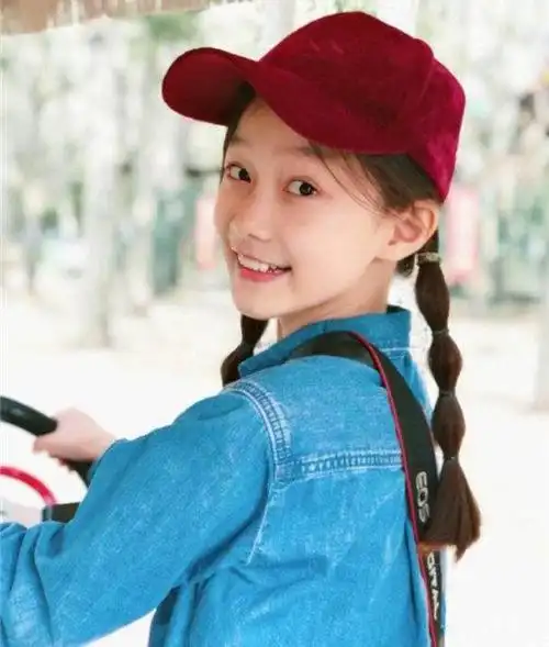 赵薇"女儿"因长得太好看,被网友呼"别整容",如今长成这样