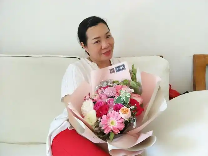 ""母亲节""女儿送的花,太漂亮了太高兴了感谢女儿的厚爱,谢谢!