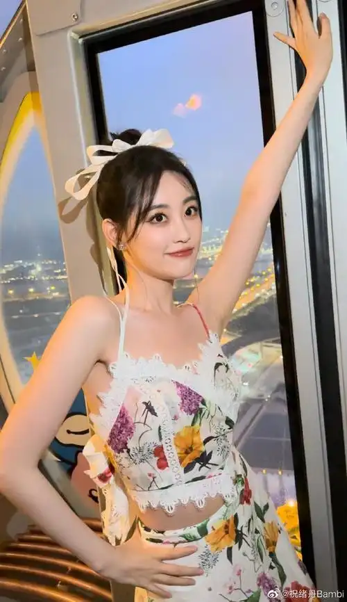 祝绪丹,1992年4月15日出生于黑龙江齐齐哈尔,中国内地女演员,毕业于