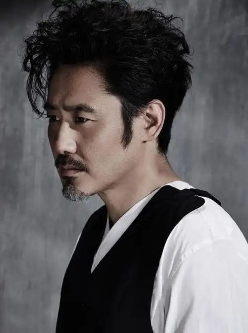 吴秀波致命的大叔胡须很帅但他俩才是最会玩花样的胡须男