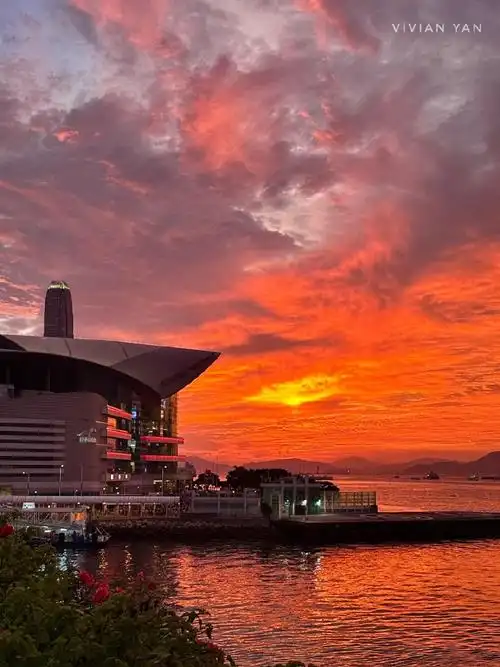 再欣赏下香港网友拍摄的晚霞(7月24日)#港澳风景摄影#拍摄:香港风景