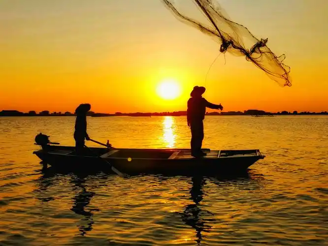 《夕阳撒网》 - 轻摄影 - 一加手机社区官方论坛