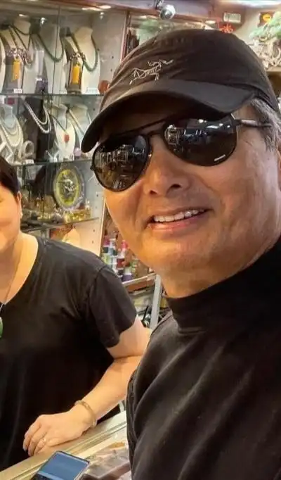 周润发晒健身合照,被曝身体健康不少,还会给同伴按摩正骨