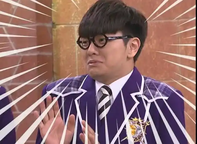 影视同人小说 萌学园之极冰戴上黑手套的玛堡,对阿肯指了指,阿肯肚子