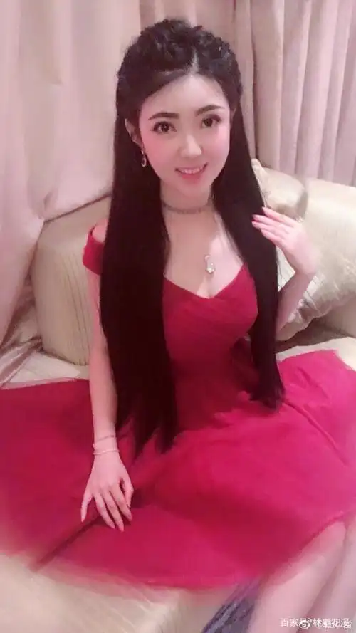 她貌美如花,芳香四溢;歌声如酒,日久弥香,我《在春天里想你》