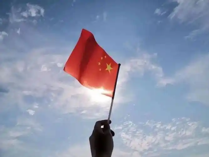 我和国旗合个影,"晒"出你对祖国的爱!