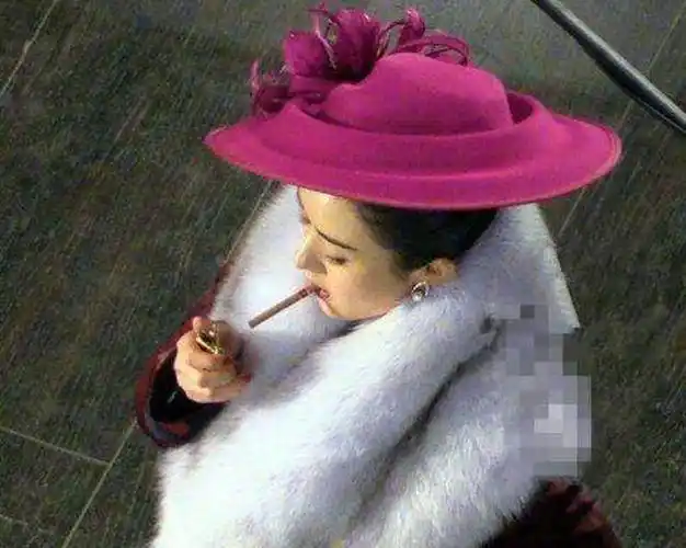 angelababy居然也抽烟!要知道黄晓明的家教吵架严啊!