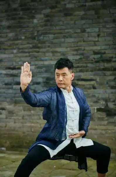 内地知名演员,武术家于荣光,演而优则导.并感恩李连杰的影响