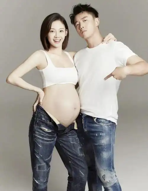 郑恺苗苗被曝三年三胎不爱还生早晚要分