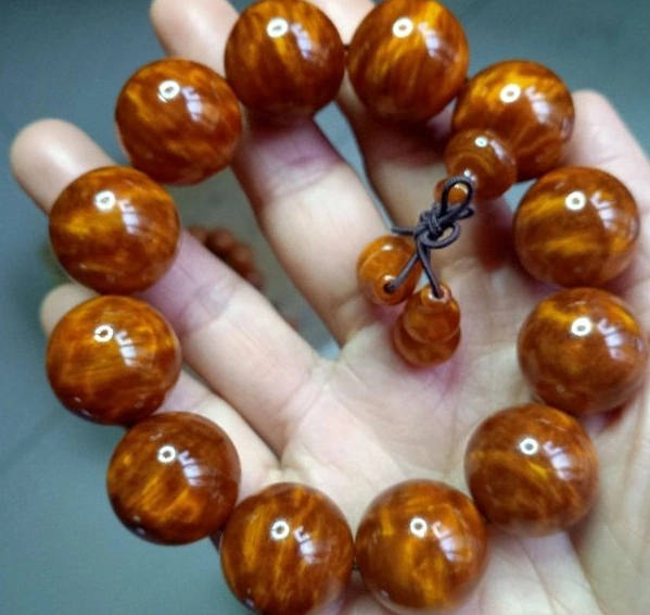 琥珀木手串对人体有好处吗