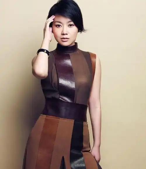 为什么女人年纪大了喜欢剪短发?显"年轻"是关键,看闫妮就知道 - 知乎