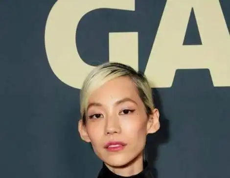 禁忌女孩娜诺饰演者近照暴瘦成纸片人脸颊凹陷被曝有厌食症