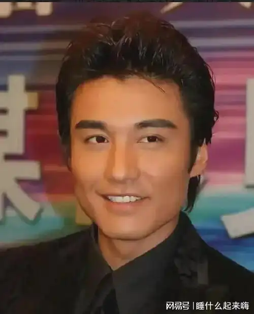 胡兵先天的身高优势再加上气场和颜值,都略胜