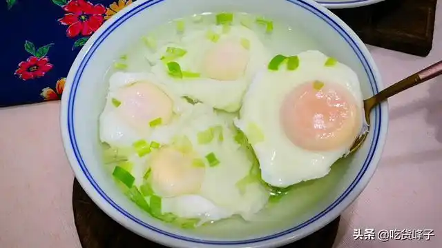 只有家里来客人的时候,老妈才会煮上两碗,圆鼓鼓,胖乎乎的荷包蛋一碗