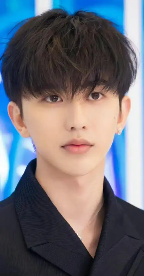 蔡徐坤广告拍摄路透