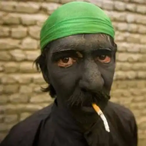 绿头巾叼烟黑人_重口味头像图片_扣扣居