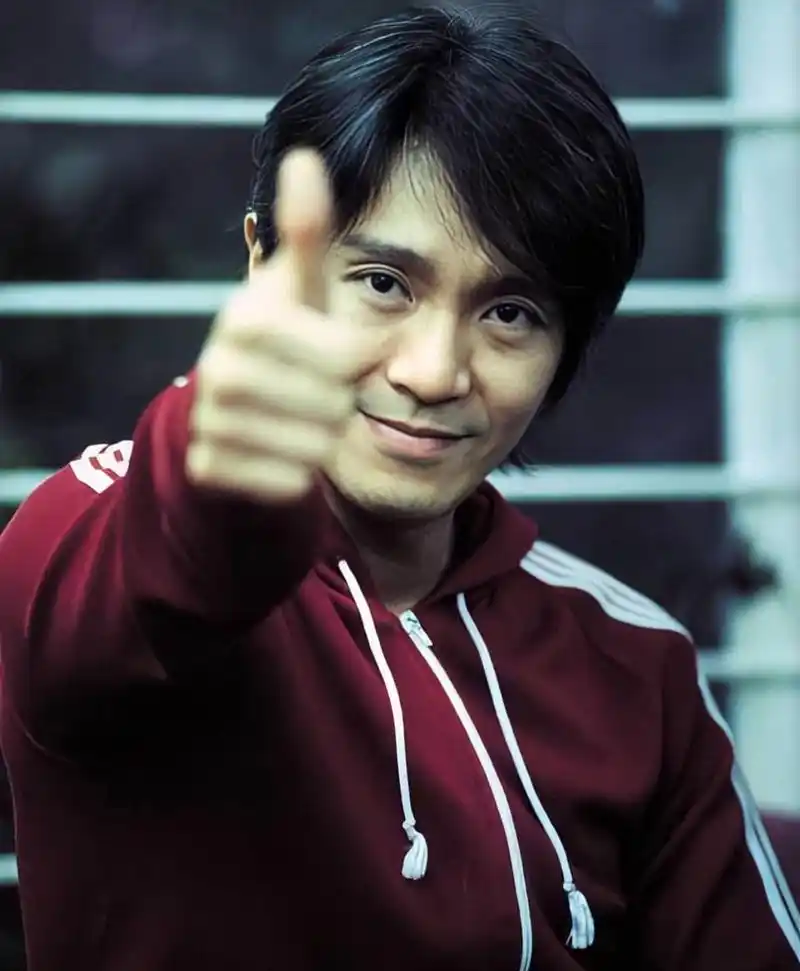 57岁的周星驰被爆已秘密结婚,星爷助理一句话让大家真相大白!_朱茵