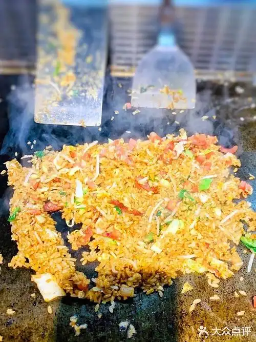 光是看铁板炒饭的过程就食欲纵横.口味儿特色