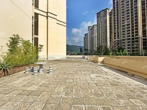 御龙山花园3期 精装南向3房 带超大独立平台