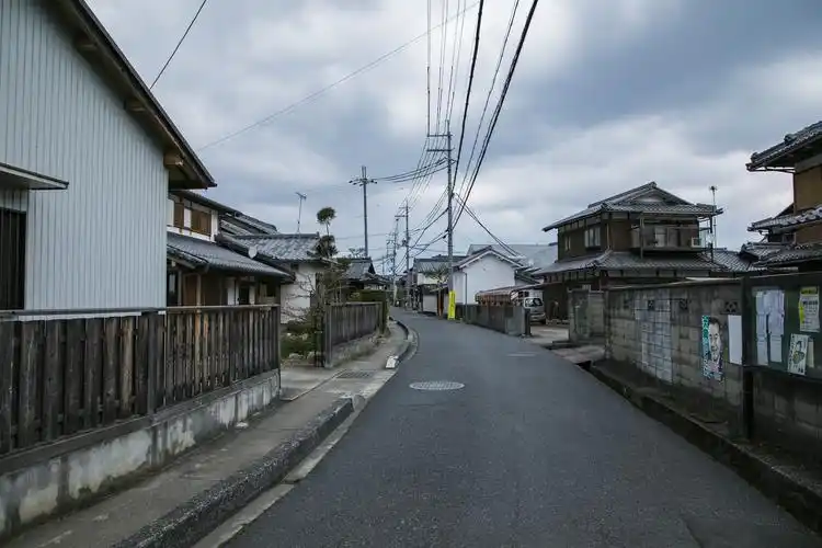 原创中国游客到日本都愣住了:怎么街道如此冷清,简直就是一座空城