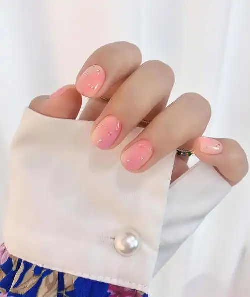 「美甲图片」原来夏季最热门的美甲还是简约风,好看不过时