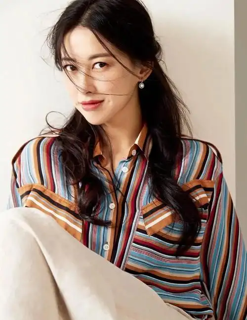 朱珠,优雅迷人,气质出众的写真!__财经头条