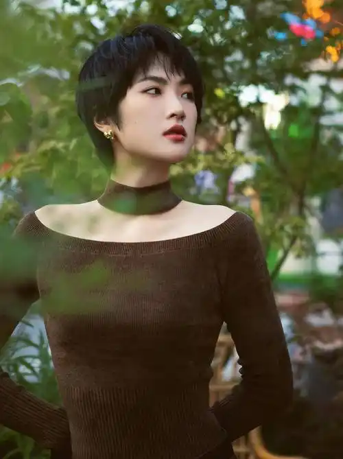 华为选择姚安娜作为新形象代言人的决定引发了广泛关注和讨论