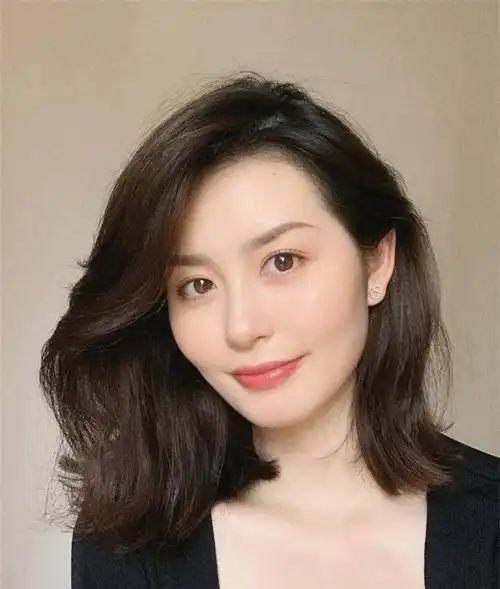 女人过了40岁,头发建议剪短点,今年流行这5种齐肩烫,洋气减龄