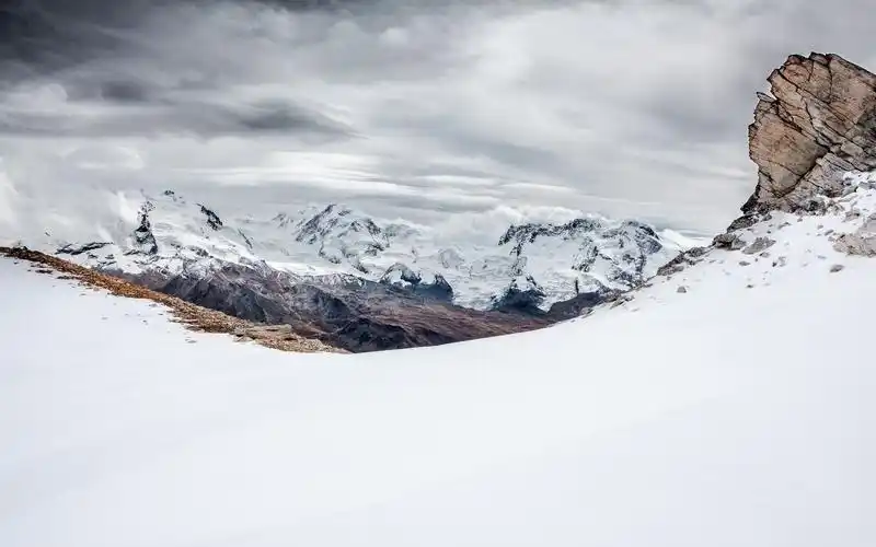高山雪景壮丽优美自然风光图片桌面壁纸