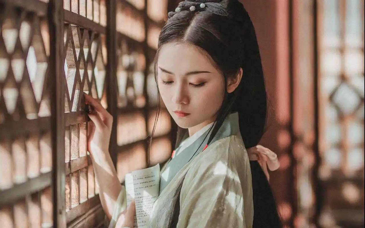 青衫古装美女唯美高清桌面壁纸