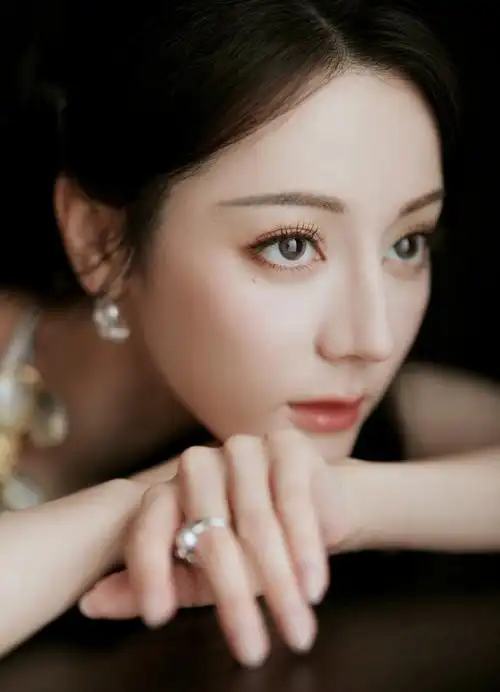 方可frank造型:@闵塔鲨@therayback摄影:@eric-tsui#迪丽热巴新高