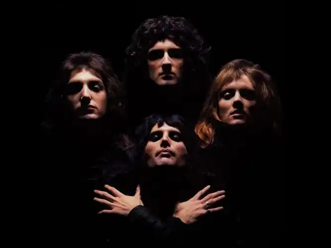 《波西米亚狂想曲》皇后乐队首部传记片,告诉你queen有多传奇