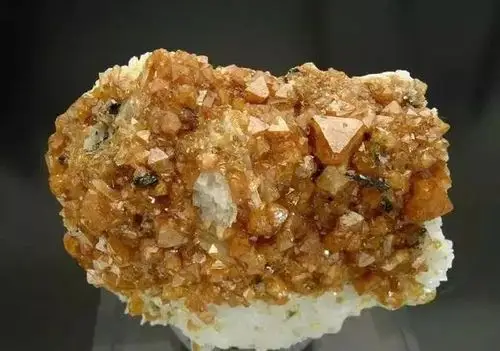 抖音曰万物皆可盘但碰到这22种放射性矿物你还真不一定敢盘它