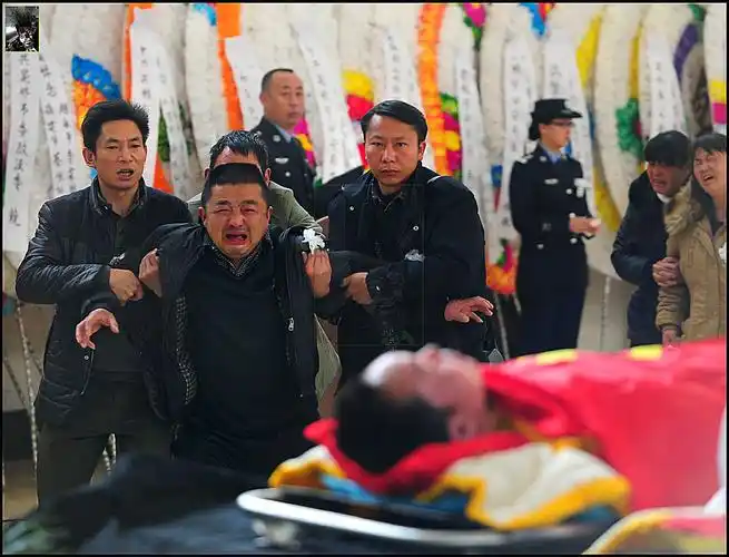 【2014右腿作品】警察的葬礼 29p