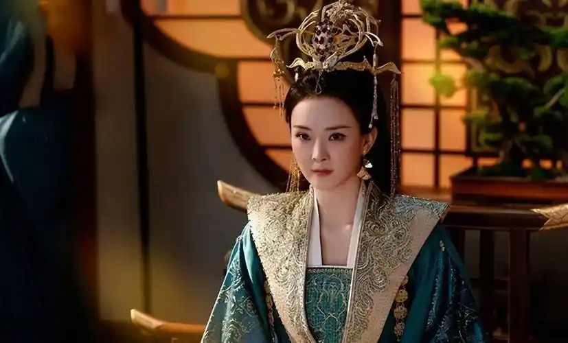 "清格格"王艳跳舞欢庆国庆,身穿我们红破洞裙身材身材火辣_衣服_元素