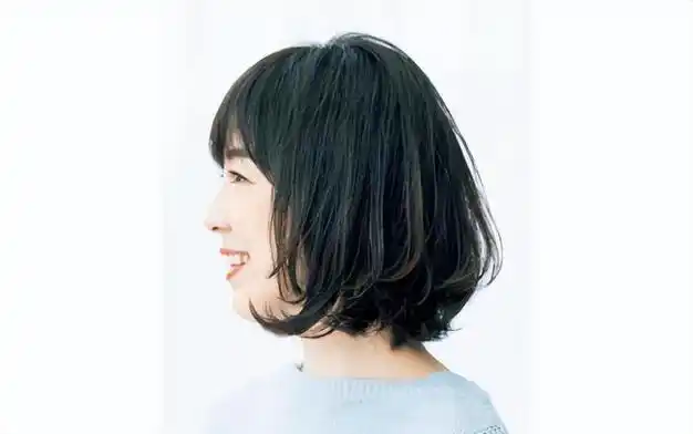 这个发型可以解决的问题脸部光泽,紧致,瘦削,所以很适合圆脸,长脸,倒